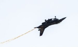 soloturk-sanliurfadaki-teknofestte-f-16-ile-ferdi-tayfur-sarkisiyla-uctu-Ps2FqkXU